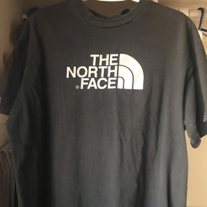 Back north face tee tag says xl fits large